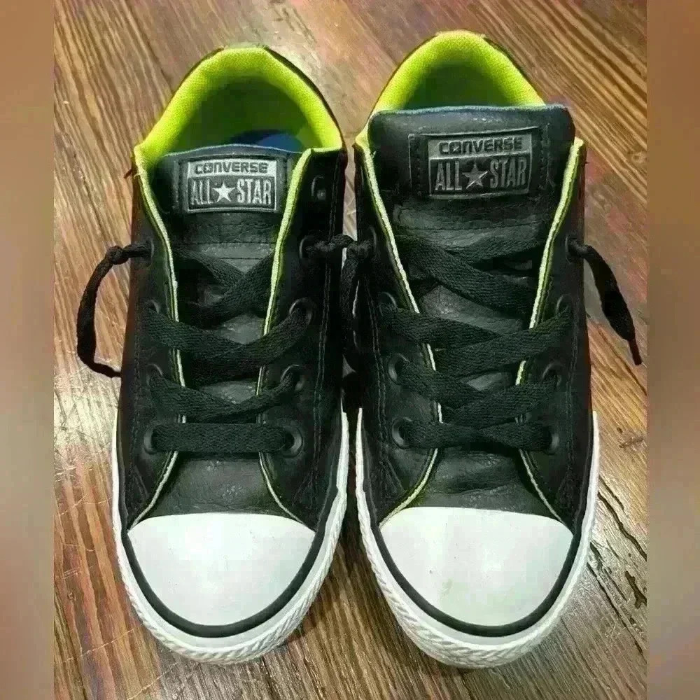 All Star Leather Converse size 4